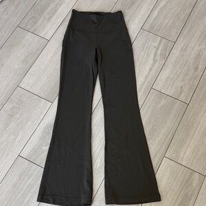 Lululemon Groove Nulu Super-High-Rise Flared Pant Graphite Grey Regular Size 4